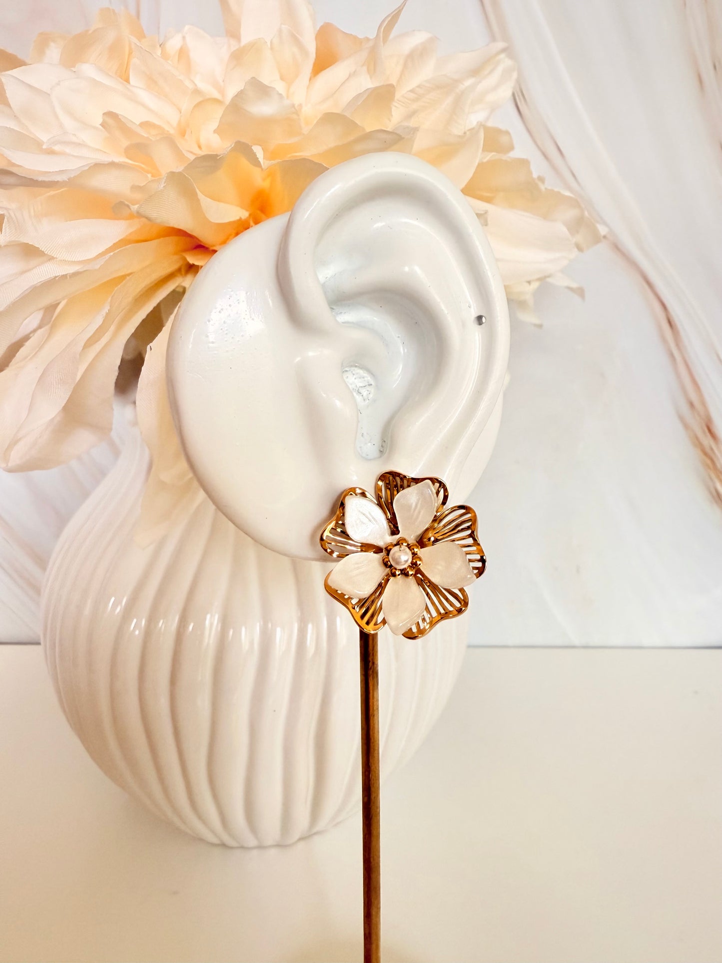 White Flowers Earrings