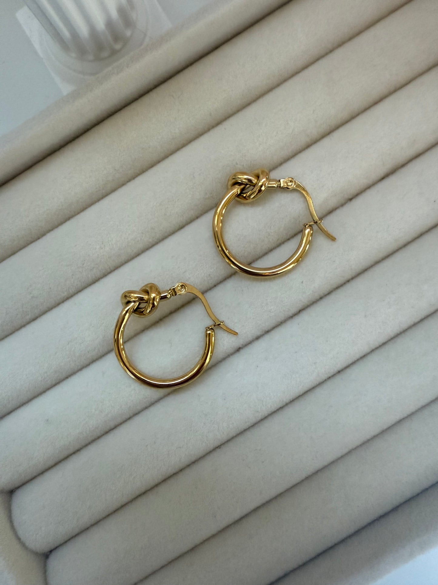 Golden knot earrings