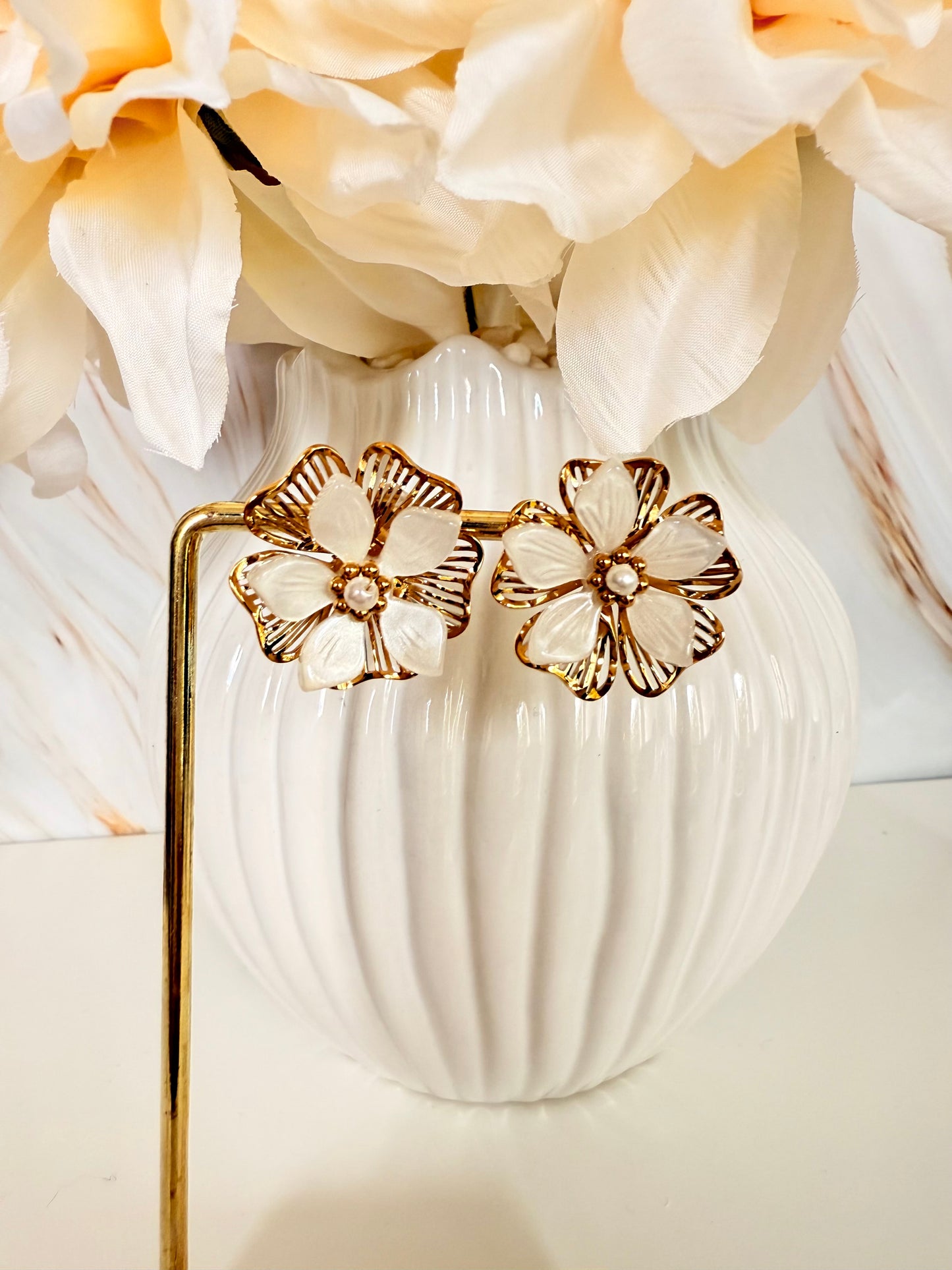 White Flowers Earrings