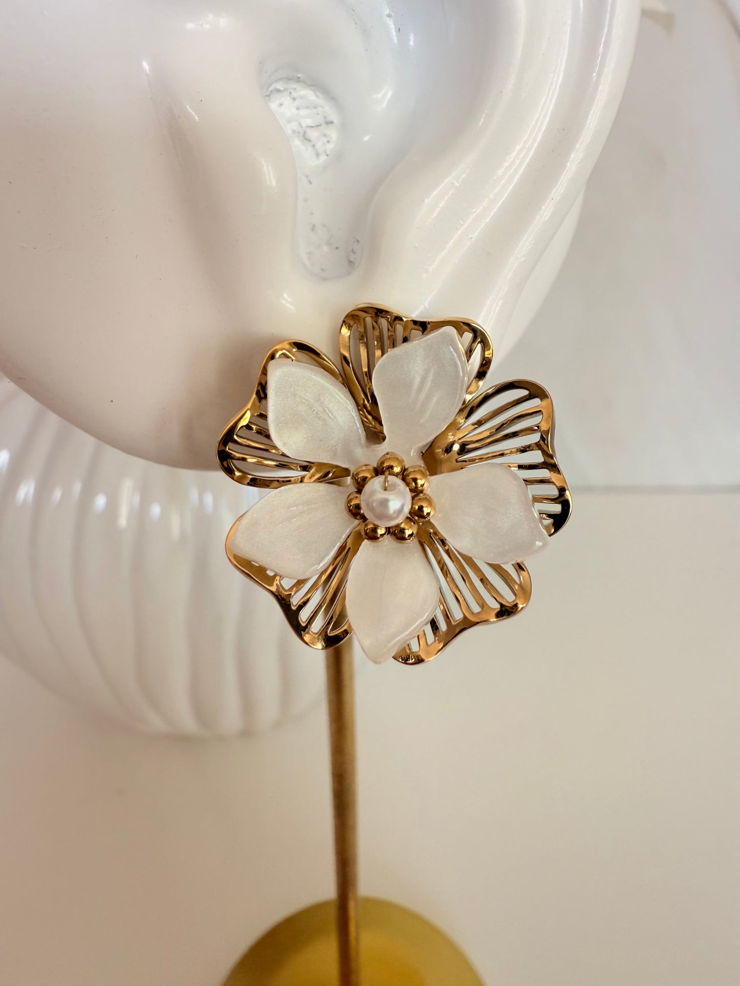 White Flowers Earrings